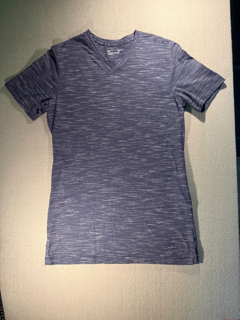 Under Armour Men's Fitted V-Neck Athletic T-Shirt Medium